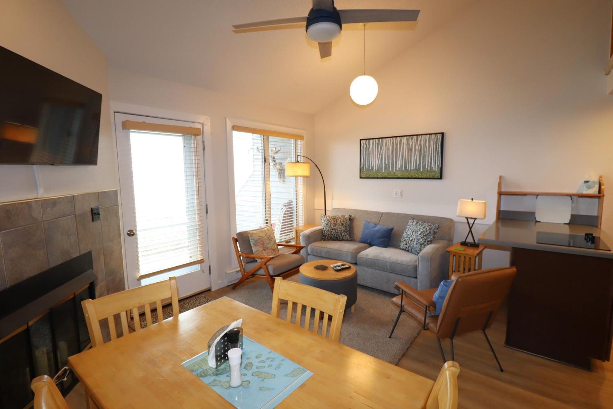 Beautiful Beach Front Condo With Lake Views Bayfield Eksteriør billede