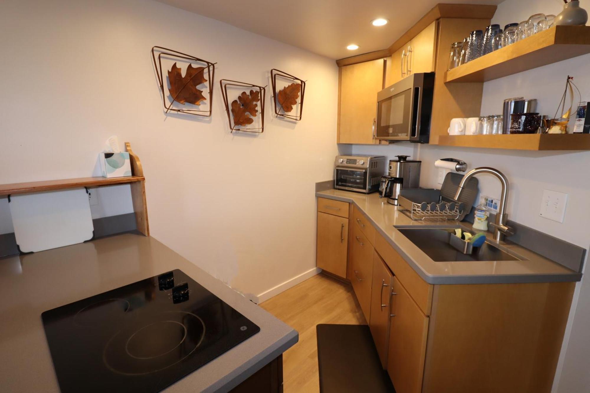 Beautiful Beach Front Condo With Lake Views Bayfield Eksteriør billede