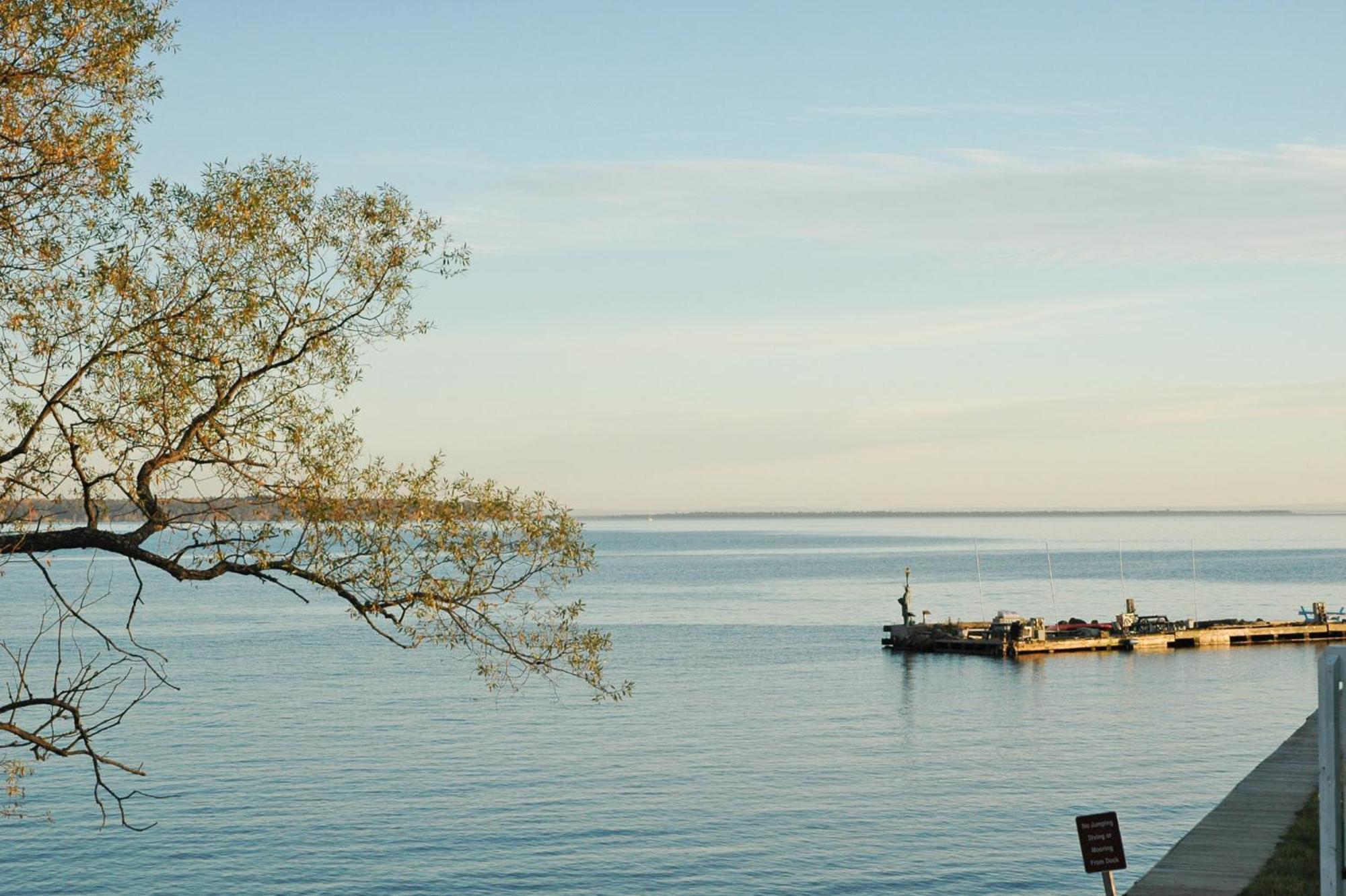 Beautiful Beach Front Condo With Lake Views Bayfield Eksteriør billede