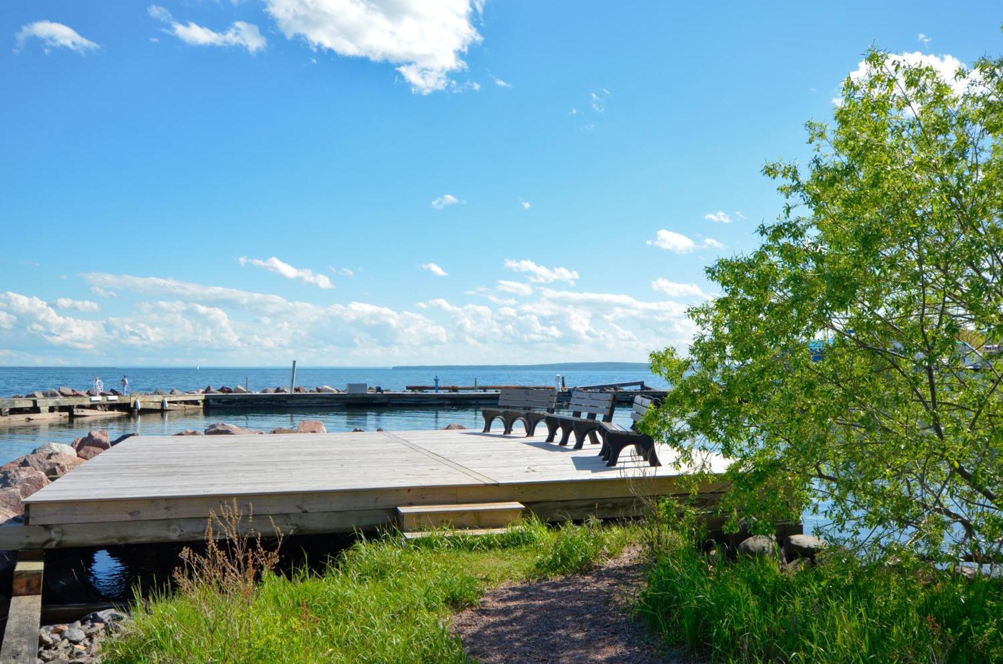 Beautiful Beach Front Condo With Lake Views Bayfield Eksteriør billede