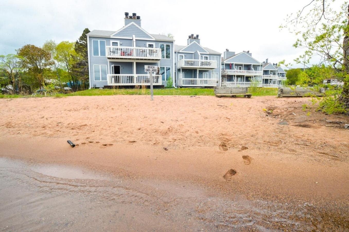 Beautiful Beach Front Condo With Lake Views Bayfield Eksteriør billede